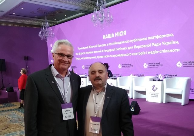 В.Сіткар зі спікером дискусійної платформи ''«HEforSHE»- чоловіки, які підтримують жінок'' Мартіном Брукером, генерал-майором Королівського Флоту Австралії